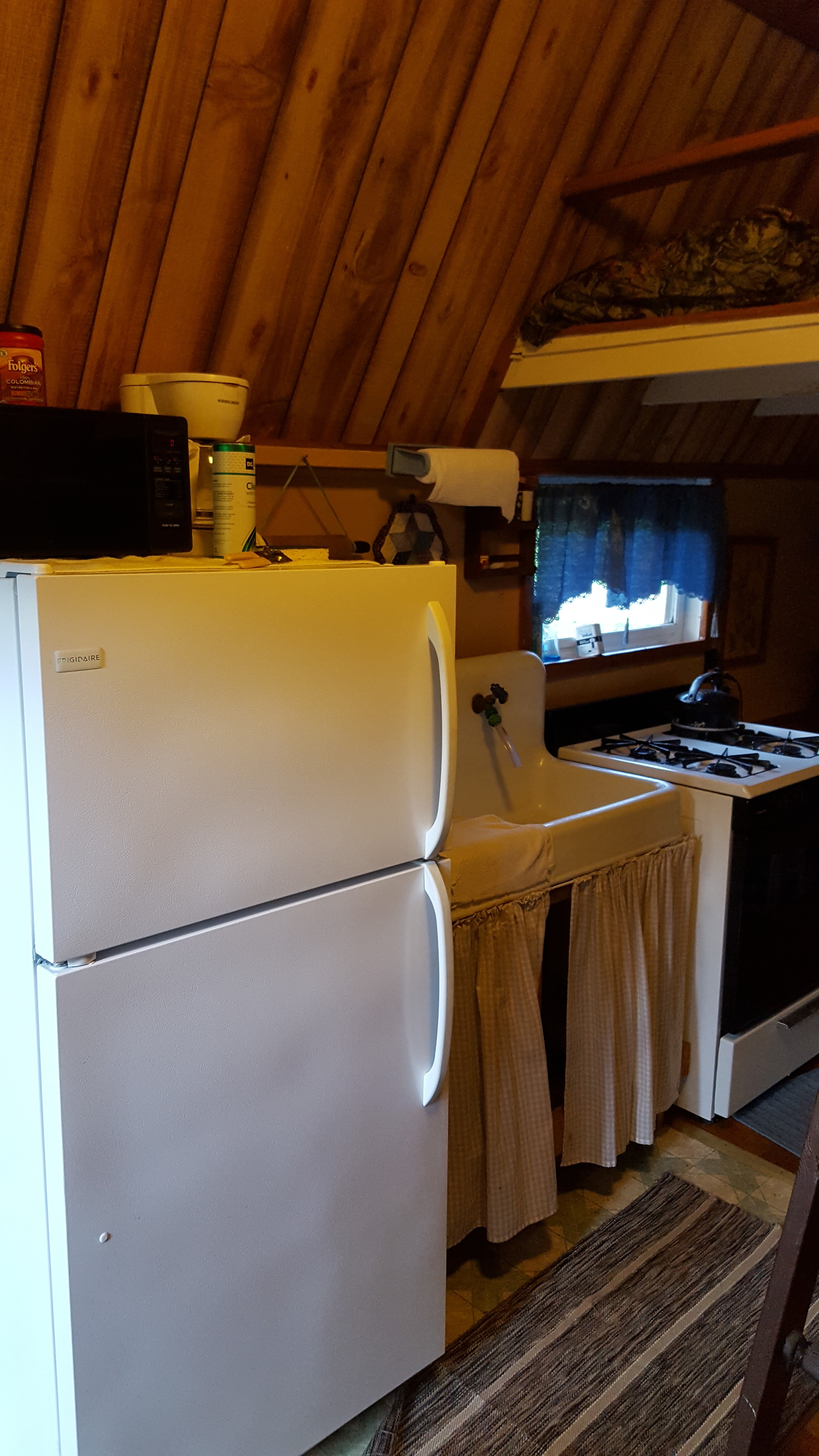 Cabin Descriptions (608) 7321330